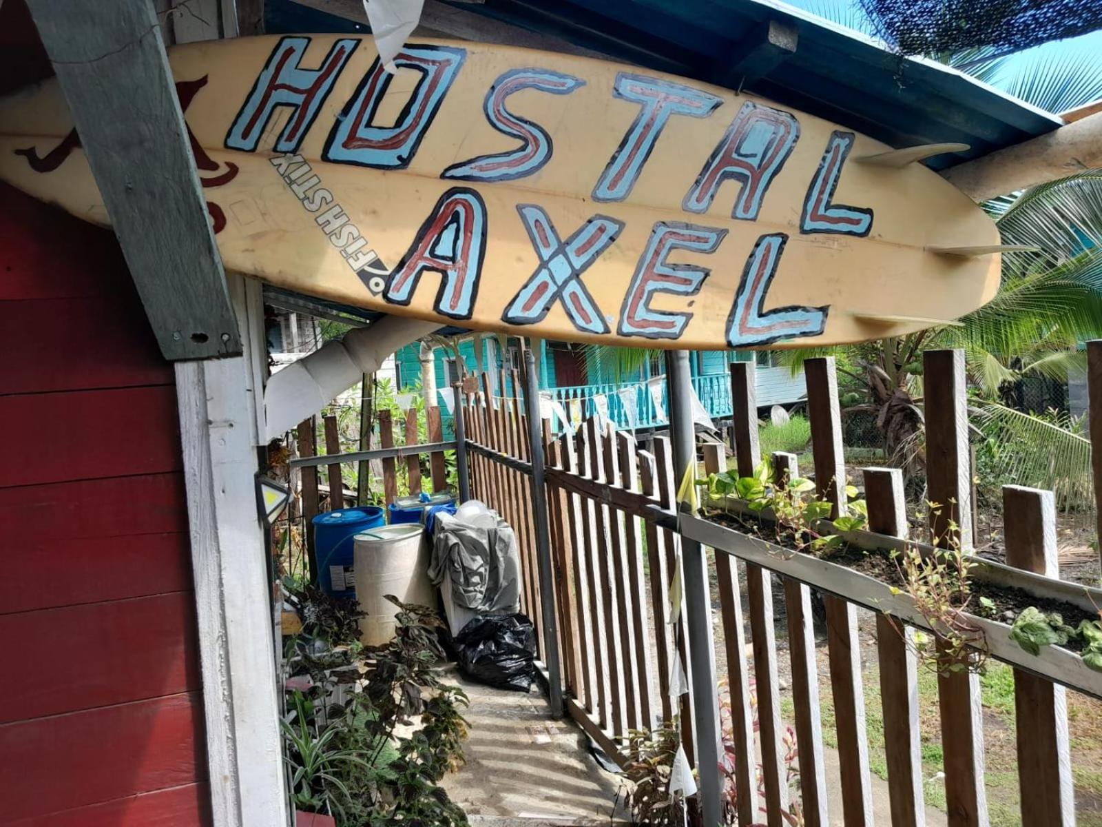 Hostal Cafe Axel Bocas del Toro Exterior photo
